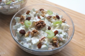Savršena kombinacija za leto: Osvežavajuća Valdorf salata je jednostavna, kremasta i puna ukusa (RECEPT)
