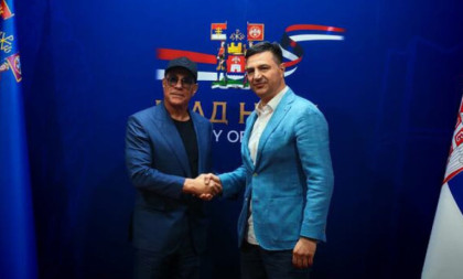Žan-Klod Van Dam napravio spektakl u Nišu: Sa mladim karatistima isprobao kate, pa otkrio šta ga je oduševilo (FOTO/VIDEO)