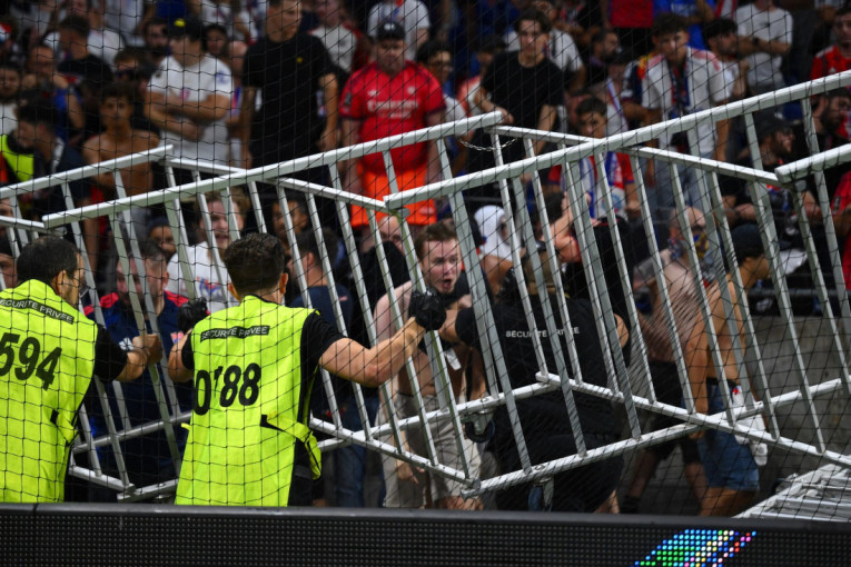 Haos u Lionu: Kada je Fenerbahče izbacio Olimpik, počeo je "rat" na stadionu (VIDEO)