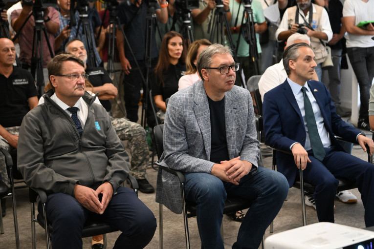 Vučić obišao Centar za razminiranje: Za nas je Strateški dijalog sa SAD prekretnica, nadam se da ćemo u septembru završiti priču oko NIS-a