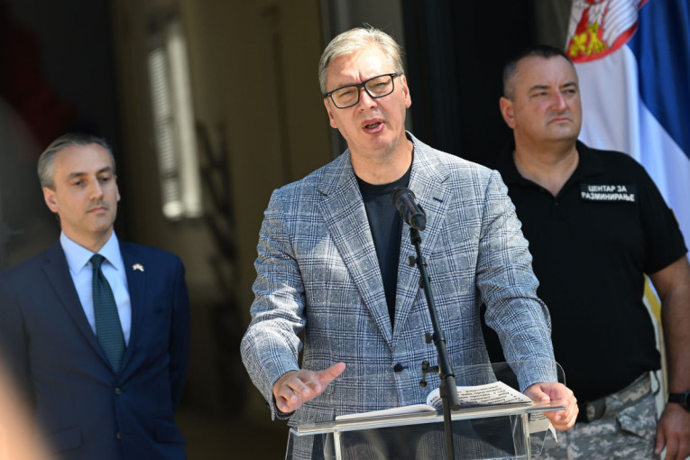 Vučić obišao Centar za razminiranje: Za nas je Strateški dijalog sa SAD prekretnica, nadam se da ćemo u septembru završiti priču oko NIS-a