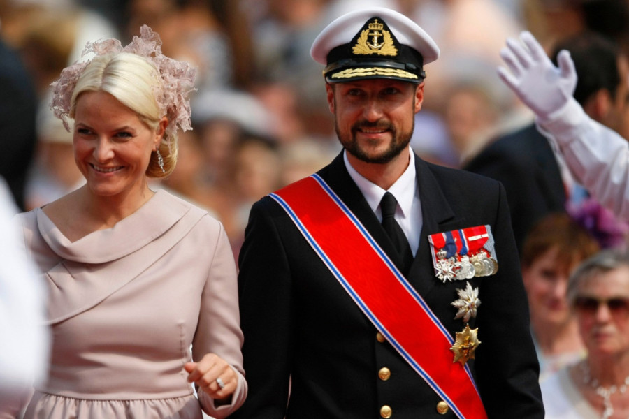 Obožavalac sporta, diplomac Berklija i muž čuvene Mete-Marit: Ko je Hokon, novi kralj Norveške?