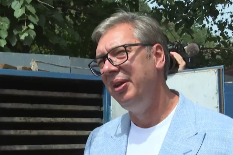 Vučić stigao u Mačvanski okrug: Prva stanica Sajam šljiva! (FOTO/VIDEO)