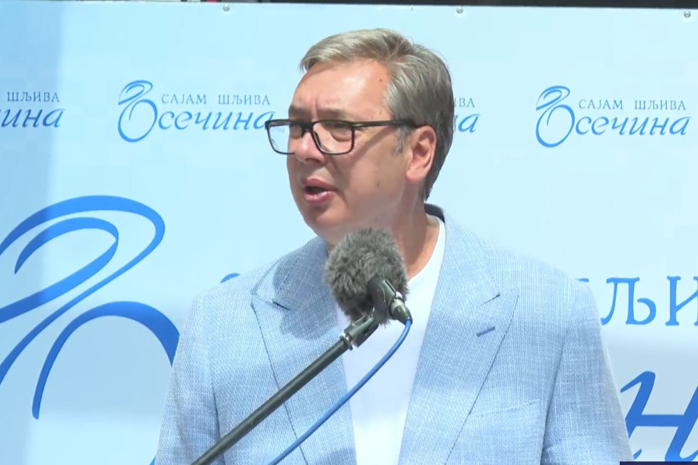 Vučić u Osečini: Na Sajmu šljiva se ori "Aco, Srbine!" (FOTO/VIDEO)