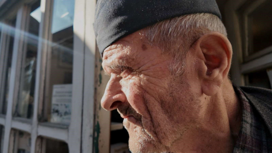 Deda Đorđe ima 92 godine, ali i dalje radi i čuva stari zanat od zaborava: Jedan je od retkih krojača u Užicu (FOTO)