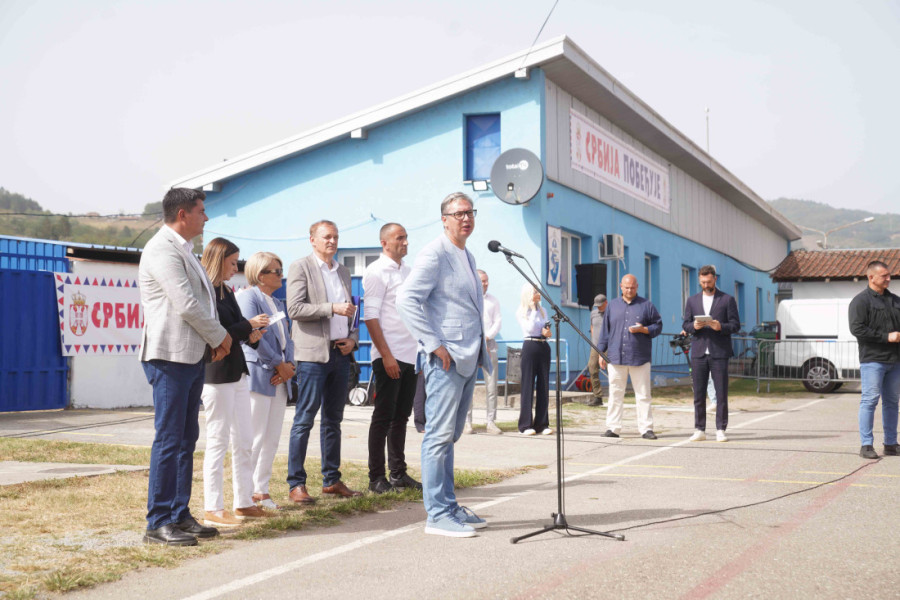Vučić svakodnevno na terenu, danas obišao Mačvanski okrug: Sutra je veliki dan - otvara se fabrika robota! (FOTO)