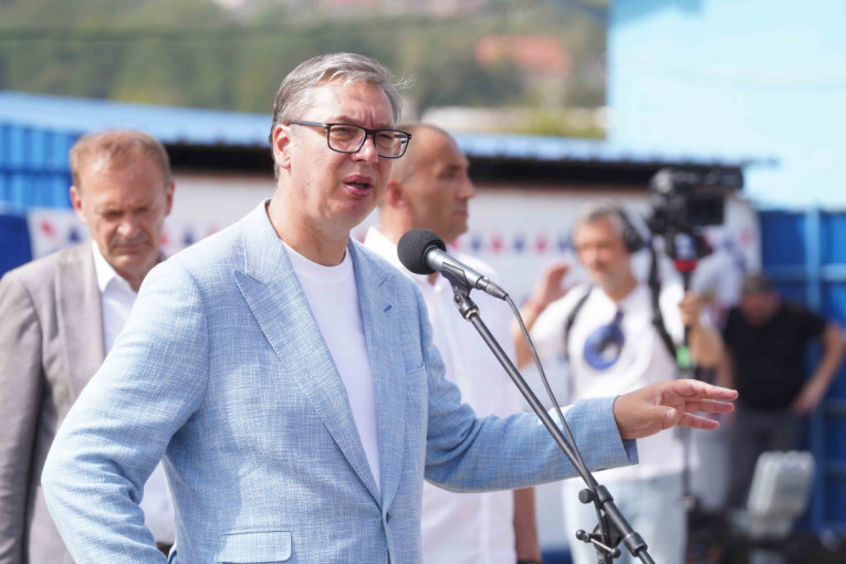 Vučić u Ljuboviji: Živimo u svetu punom turbulencija, zato nam trebaju mir i stabilnost (FOTO/VIDEO)