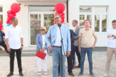 Vučić stigao u Donju Borinu, obilazi završne radove na školi! (FOTO/VIDEO)