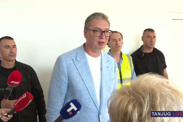 Vučić otkrio neočekivanu prednost slabog dometa: Dobiju me na 3 sekunde, prekine se veza, ja presrećan (VIDEO)