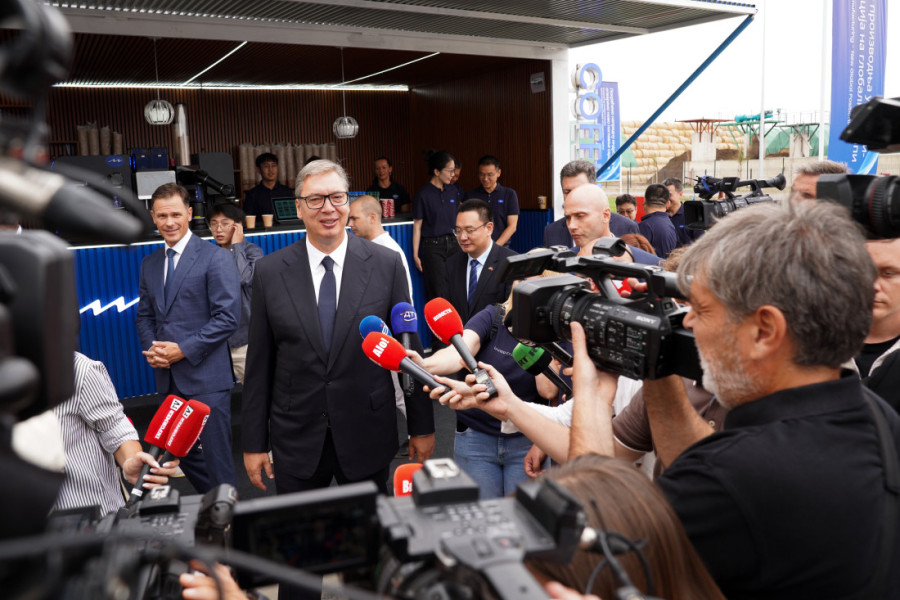 Vučić otvorio fabriku robota u Šapcu: "Ovo je tek početak - na njima će pisati "Made in Serbia"! "(FOTO/VIDEO)