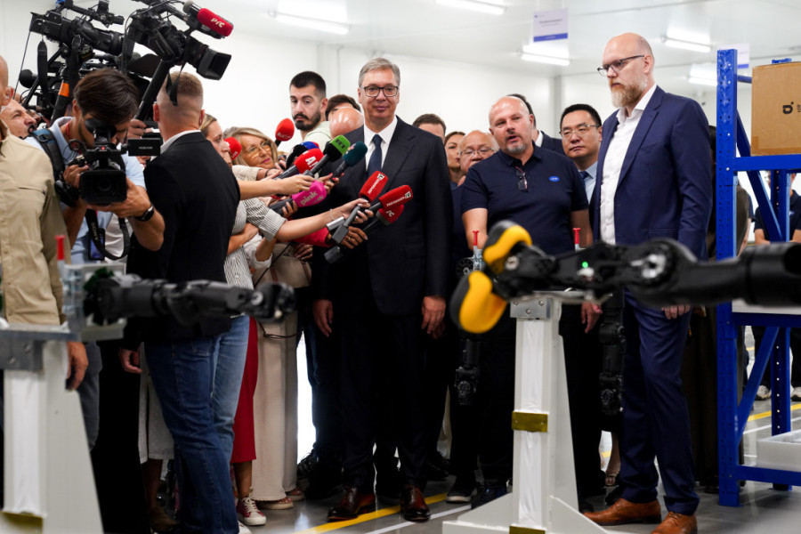 Vučić otvorio fabriku robota u Šapcu: "Ovo je tek početak - na njima će pisati "Made in Serbia"! "(FOTO/VIDEO)
