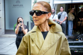 Selin Dion u futurističkom izdanju u Parizu: Predimenzionirani mantil uneo dozu drame u stajling (FOTO)