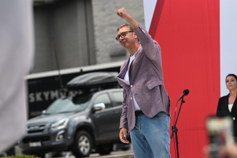 "Pokažimo im da ne mogu pobediti pristojnu Srbiju": Vučić razbio nasilni plan blokadera: Demokratija nije zviždanje (FOTO/VIDEO)