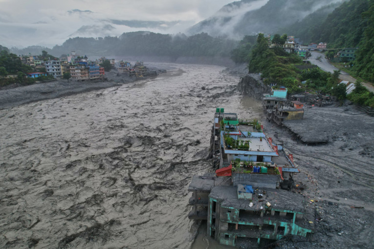 Nepal izdao novo upozorenje na poplave! Više od 3.000 ljudi se vodi kao nestalo!
