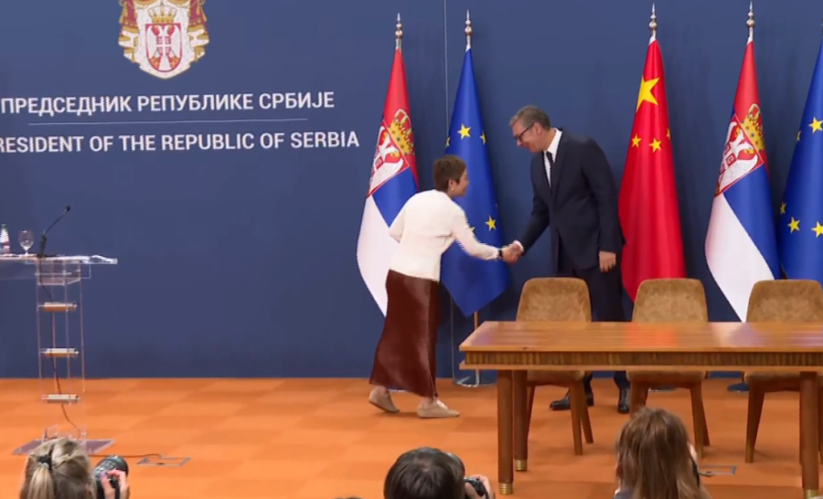 Vučić na potpisivanju ugovora o gradnji fabrike baterija za dronove u Inđiji: "Ovo će doprineti daljem razvoju u našoj zemlji"