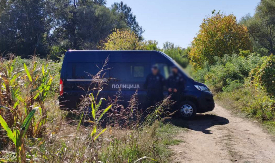 "Sine, pucaj!" Otac osumnjičen da je detetu naredio da puca dobio pritvor - dečak uzeo pištolj iz kola i povukao obarač