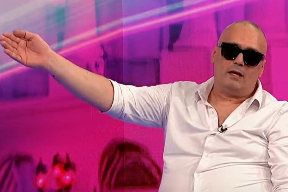 Drama bivšeg rijaliti para eskalirala ispred zgrade Pinka: Nemoj da mi prilaziš, rijaliti je završen!