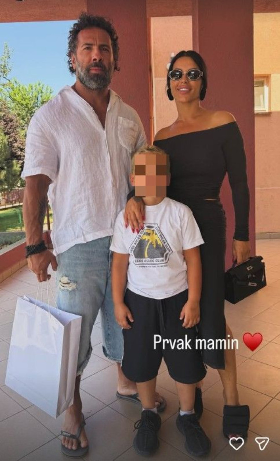Seka Aleksić upisala sina u državnu školu: Na prijemu prvaka se rasplakala! (FOTO)