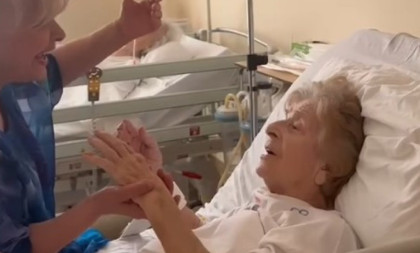 "Da li razmišljate o gospođi koja leži iza vas?": Hanka posetila Zoru Dubljević u bolnici, pa je kritikuju!