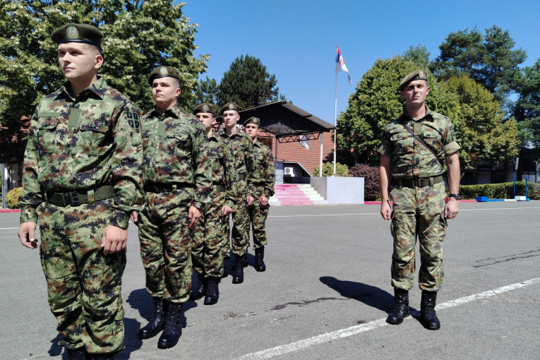 Nova generacija vojnika stigla u kasarne: Pred njima je šest meseci obuke, a potom mogu pravo u profesionalce