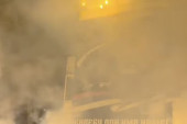 Obrenovac sinoć održao čas patriotizma! Građani odali počast Ratku Mladiću (VIDEO)