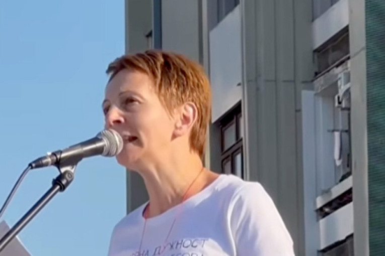 Profesorka Milinkov i N1 tvrde da Vučić nije odao poštu žrtvama, demantuju ih brojne fotografije i snimci
