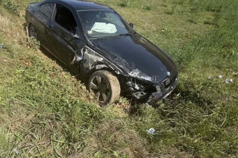 Dve osobe povređene: Teška saobraćajka kod Guče (FOTO)