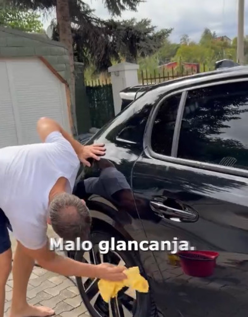 Siniša Mali zasukao rukave i uzeo sunđer: "Nisam fensi kao neki, ali radi posao" (VIDEO)