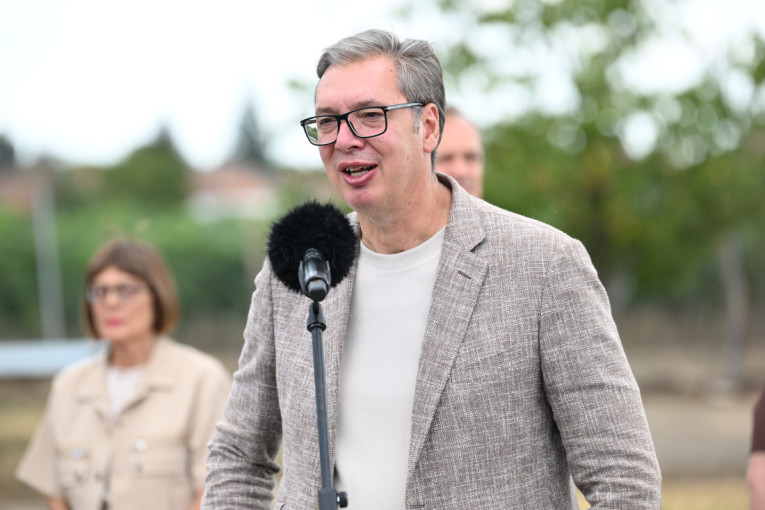 Vučić se oglasio iz Subotice: Na Paliću se sastao sa mladima iz cele Vojvodine (VIDEO)