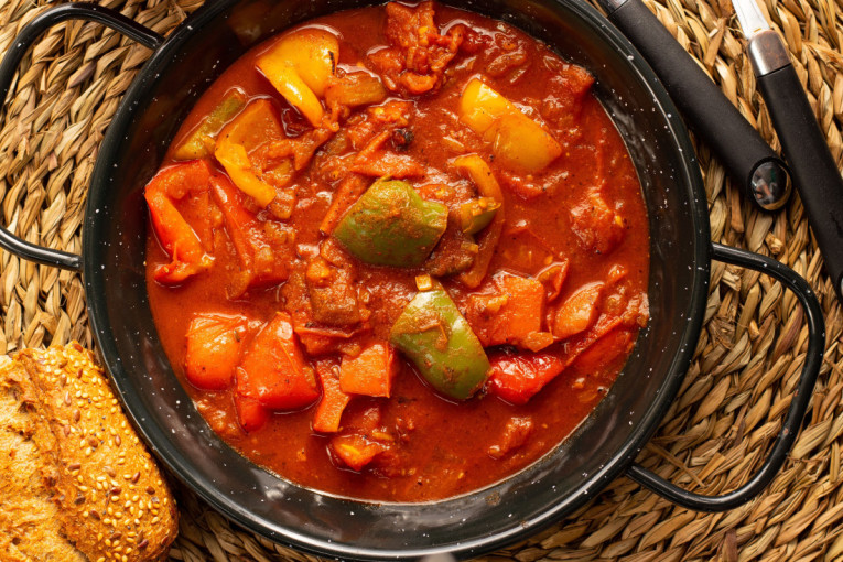 Recept dana: Domaći đuveč iz rerne za jednostavan porodični ručak
