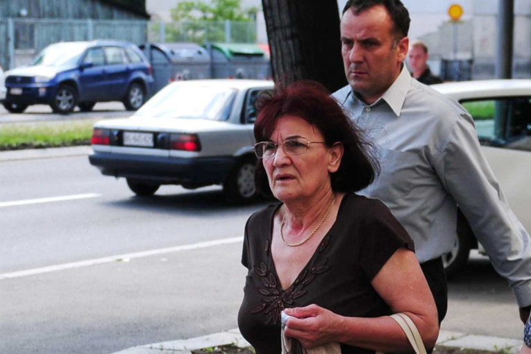"Srce mi je mirnije, želja mu je ispunjena": Bosiljka čekala kovčeg generala Ratka Mladića, a njene reči kidaju dušu