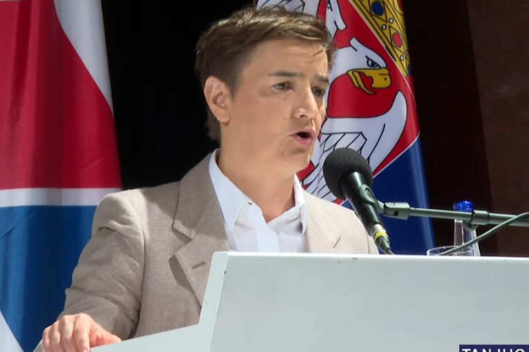 Brnabić sa skupa "Srbija pobeđuje": Rekordan broj potpisa u Lazarevcu, Srbija ne sme da stane