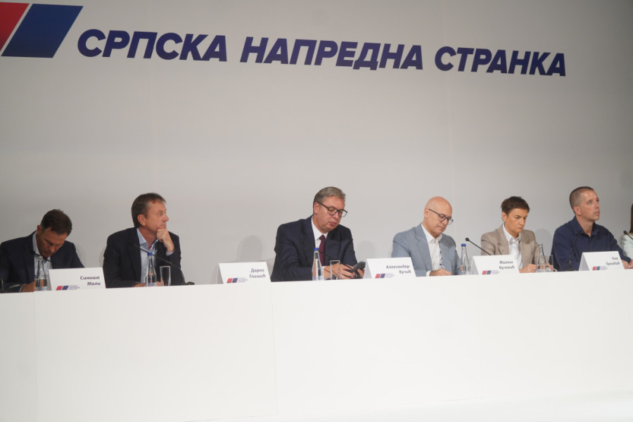 Jednoglasno izabran! Vučić nosilac liste i kandidat za premijera - "Za mene je ovo ogromna čast" (FOTO/VIDEO)