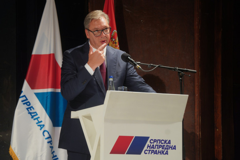 "Pravi ponos države": Građani čestitali Vučiću na svemu što je uradio za Srbiju (VIDEO)