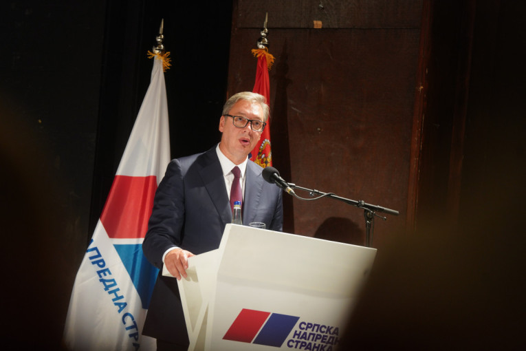Vučić: Vlada treba da ima 12 ministara, sednice ministarstava 2 puta mesečno van Beograda