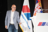 Vučević sa narodom, pa nasmejao sve! Ponudili mu "Srbija pobeđuje" bombonicu, a njegov odgovor izazvao smeh: Očekivao sam rakijicu!