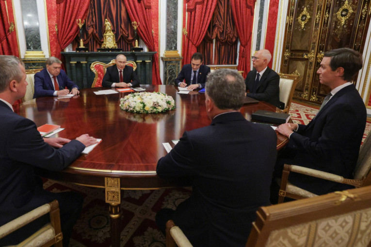 Tri sata iza zatvorenih vrata Kremlja! Putin razgovarao sa Trampovim ljudima, pa poslao važnu poruku o Kijevu