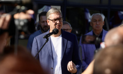Vučić o deci koja cepaju sveske sa oznakom Ekspa: „Malo šta me je ovako rastužilo, nešto sa nama nije u redu!“