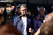 Vučić o deci koja cepaju sveske sa oznakom Ekspa: „Malo šta me je ovako rastužilo, nešto sa nama nije u redu!“