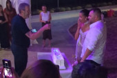 Cobi oženio 17 godina mlađu pevačicu: Tajno se venčali u vinariji (FOTO)