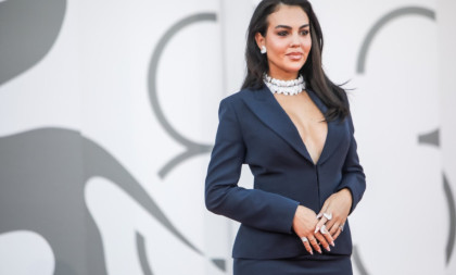 Od smelog izdanja do elegantnog kompleta: Georgina Rodrigez napravila veliki modni zaokret u Veneciji (FOTO)