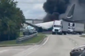 Amazonov avion završio van piste u Majamiju: Gust dim prekrio aerodrom (VIDEO)