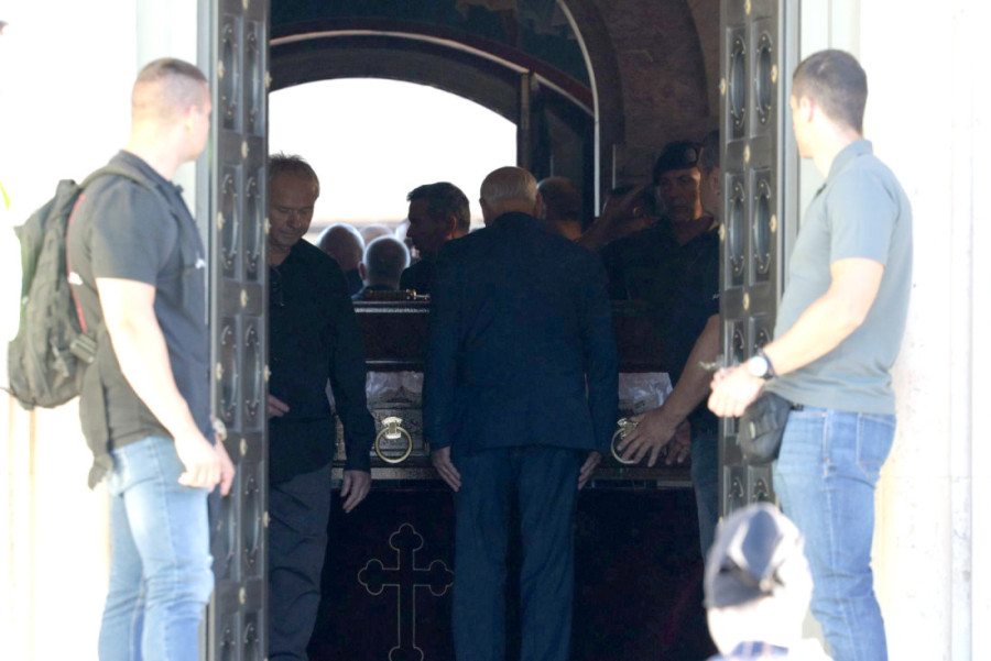 Ekskluzivno 24sedam! Zavirite u Crkvu Svetog Luke: Prvi kadrovi iz hrama i fotografije groba Ratka Mladića (FOTO)