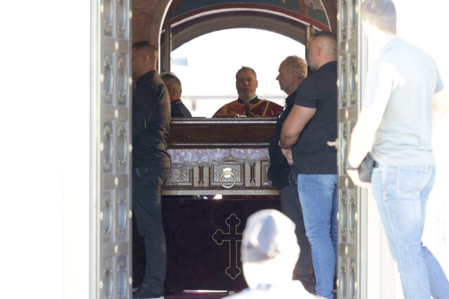 Ekskluzivno 24sedam! Zavirite u Crkvu Svetog Luke: Prvi kadrovi iz hrama i fotografije groba Ratka Mladića (FOTO)