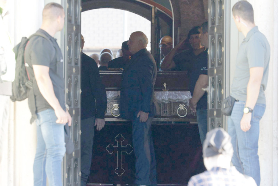 Ekskluzivno 24sedam! Zavirite u Crkvu Svetog Luke: Prvi kadrovi iz hrama i fotografije groba Ratka Mladića (FOTO)