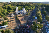 Prvi snimci iz drona! Hiljade ljudi na Vidikovcu odaju poslednju počast Ratku Mladiću (VIDEO)
