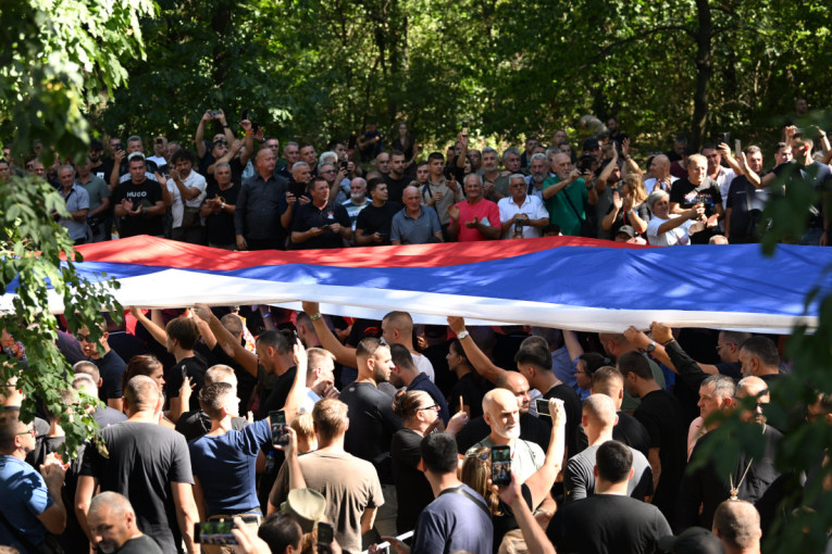 Generalov poslednji stroj: Srbi, Hrvati i Muslimani zajedno na poslednjem ispraćaju