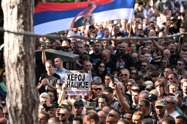 Vučić i Vučević rekli šta misle, a oni ćute! Smrt Mladića otvorila pitanje: Kakvu Srbiju žele studenti u blokadi?