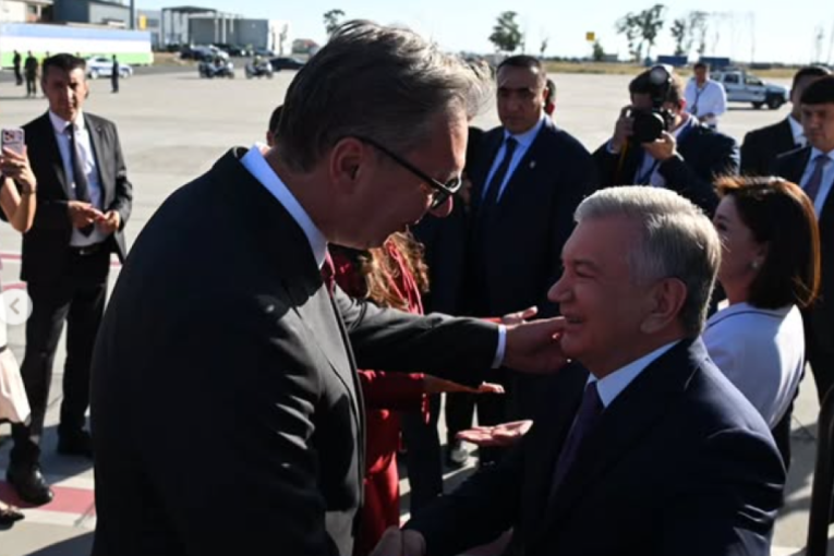 Predsednik Vučić dočekao predsednika Uzbekistana:  Sutra niz sastanaka i razmena bilateralnih dokumenata