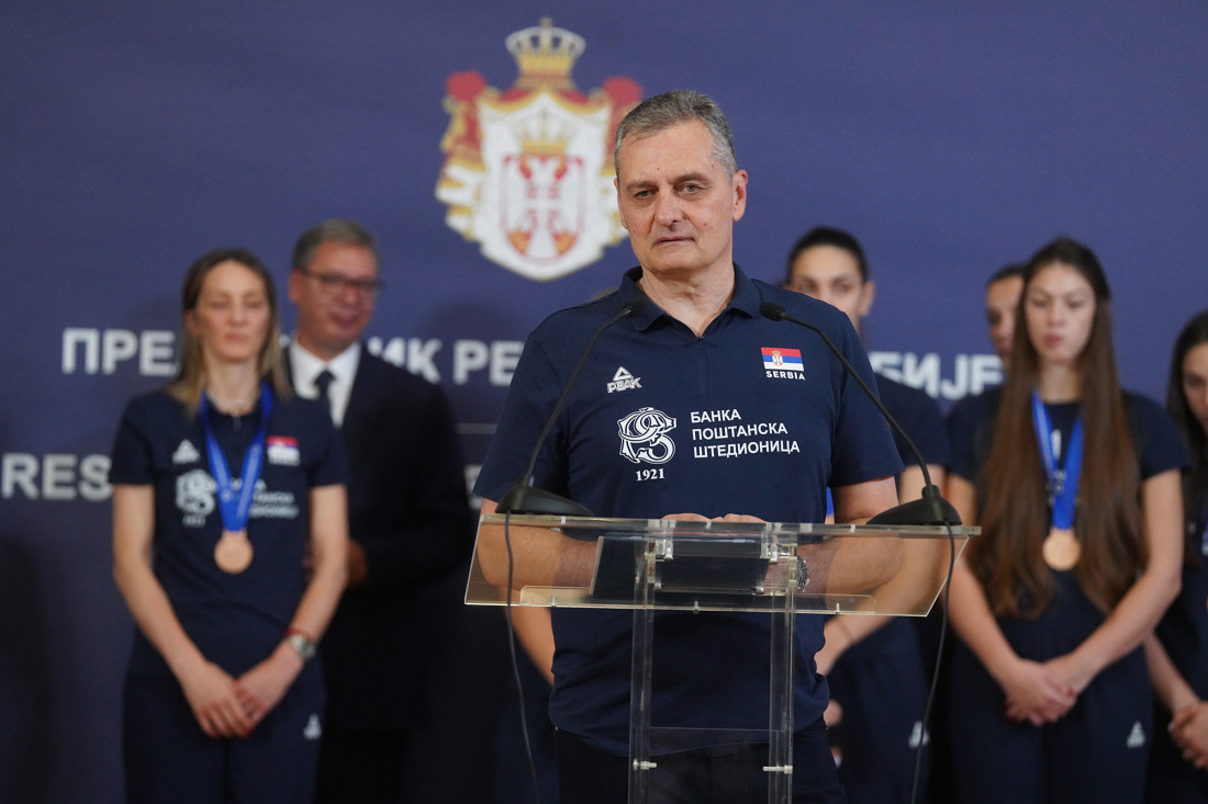 Predsednik Vučić ugostio bronzane odbojkašice Srbije: Verujem da će država biti spremna da još značajnije pomogne (VIDEO)